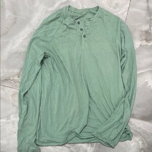 Velvet by Graham & Spencer Relaxed Green Long Sleeve Tee